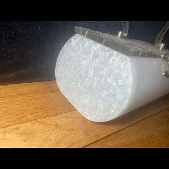 Vtg. Lucite Pearl Bevelled handbag Circa 1953 - Picture 4 of 9